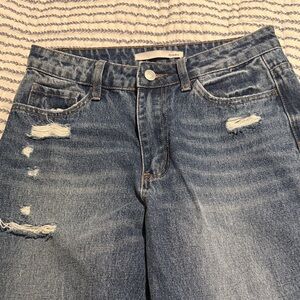 Trendy Distressed Ankle Jeans in Blue